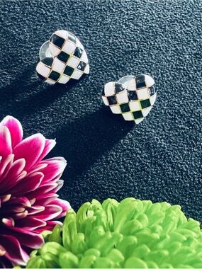 New! Mackenzie Black and White Checkered Heart Earrings (1045) NWOT